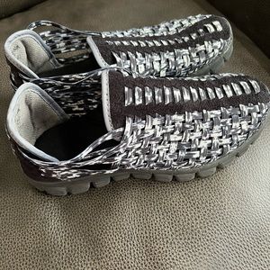 Sneakers- tennis shoes Black white. Memory foam Fits size 5-5.5! GUC